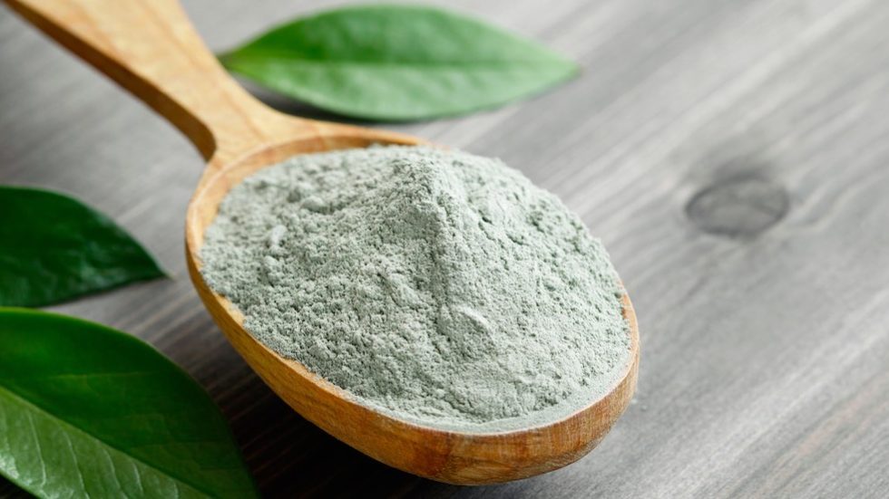 Green clay powder for relaxing baths