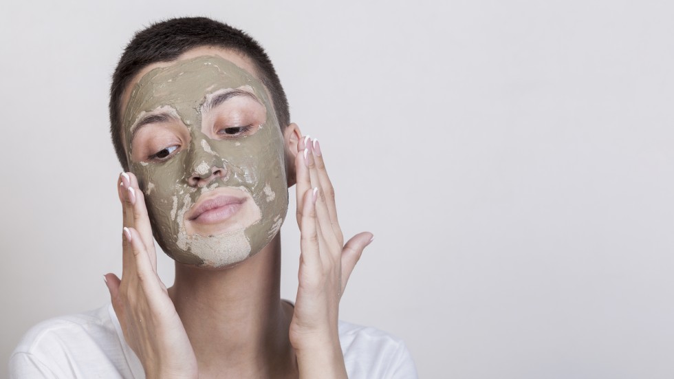 Purifying green clay face mask