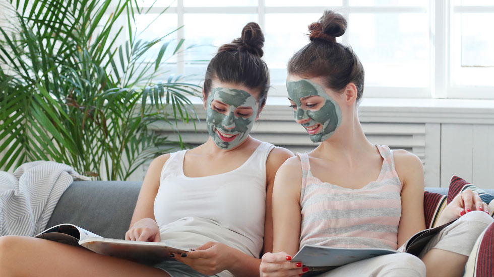 Green clay mask with friends.